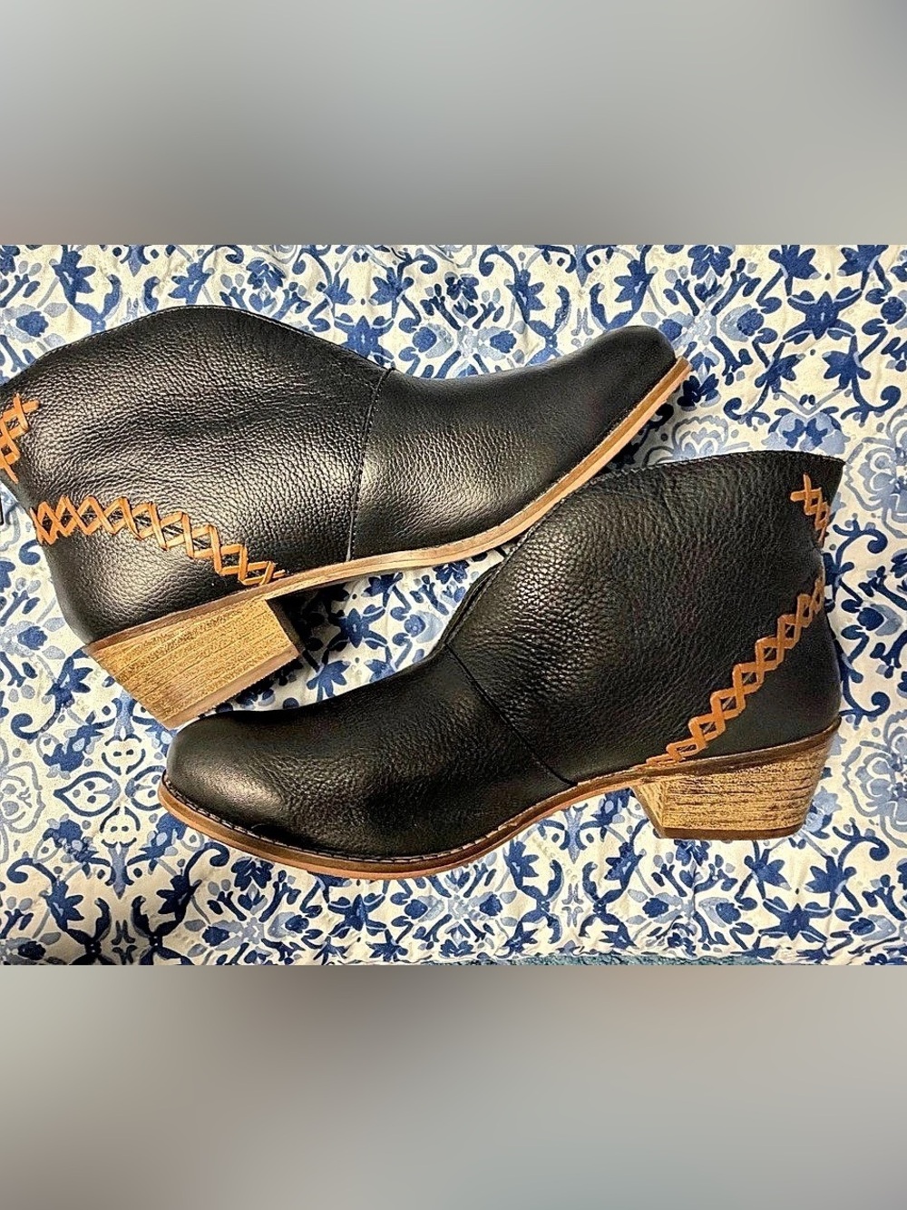 Naughty Monkey “All Roads” black leather western booties
US 10